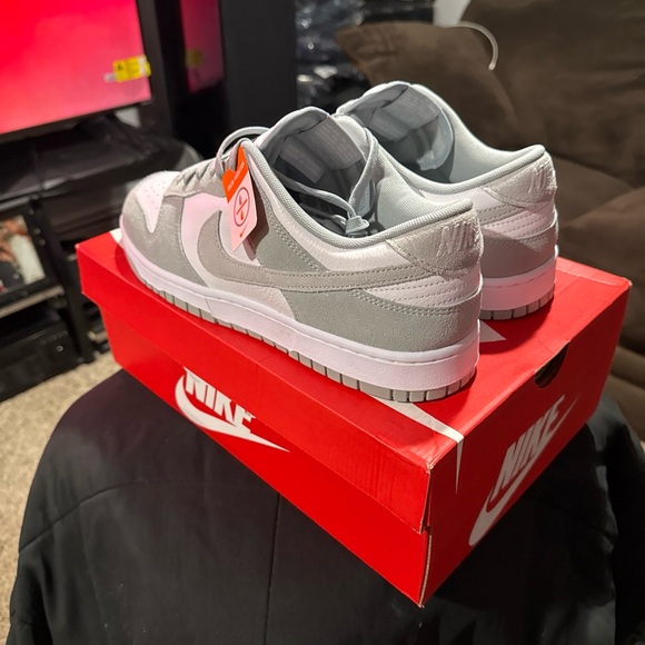 Size 13 MENS NIKE DUNK LOW RETRO SE - Picture 3 of 12